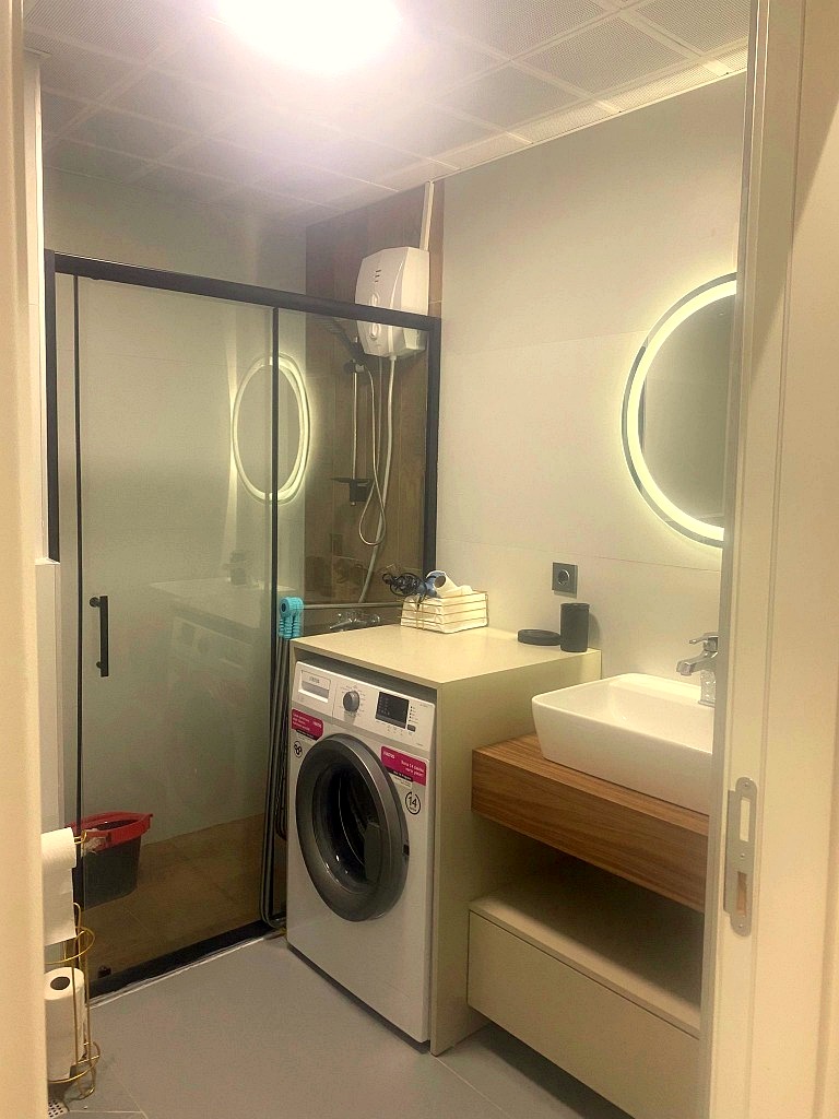 Modern Bathroom & Shower Cabin